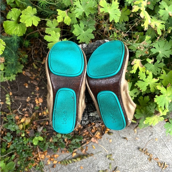 Tieks by Gavrieli in Metallic Gold - Size Women's 5 - Picture 7 of 8